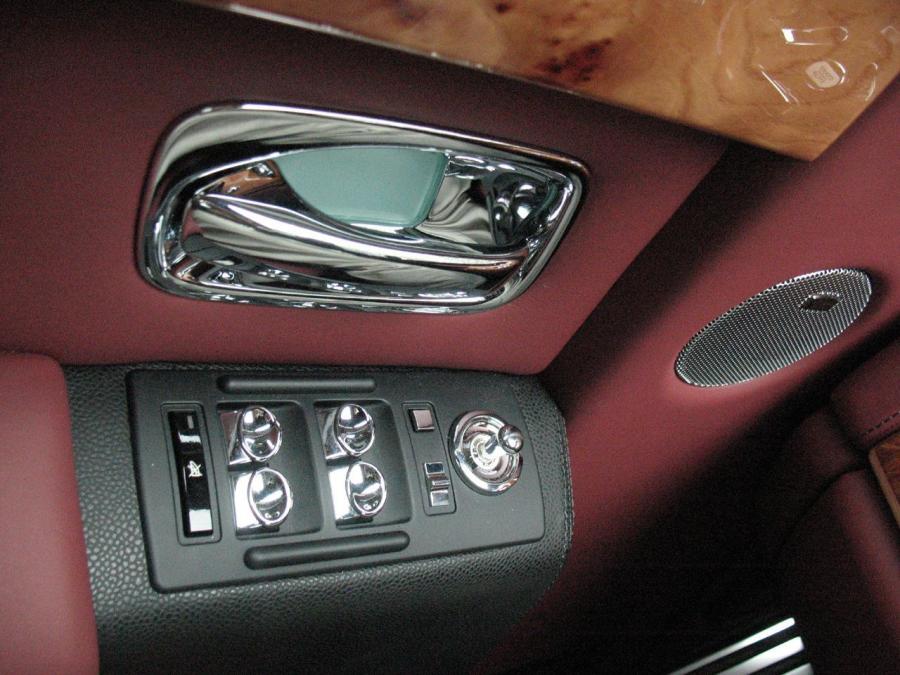  Rolls-Royce Phantom 2007 года  (фото 19 из 102)